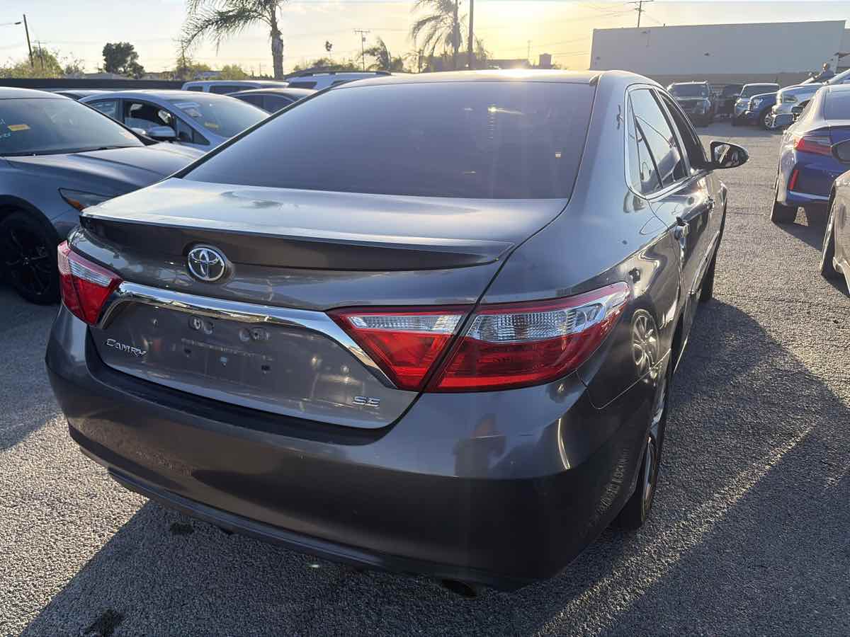 Toyota Camry photo 5