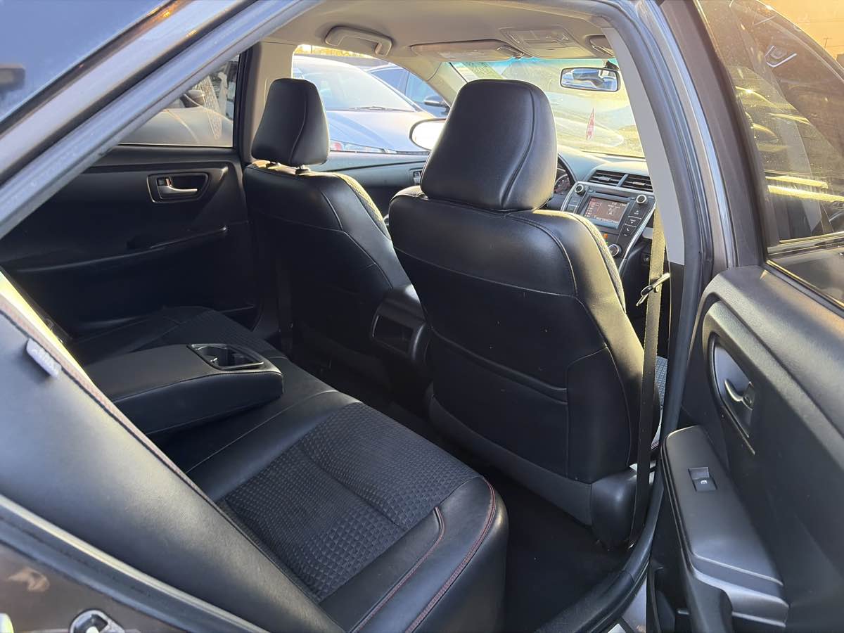 Toyota Camry photo 6