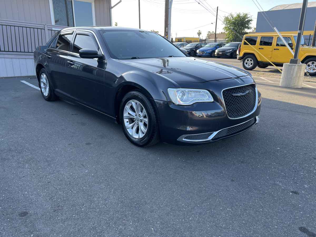 2015 Chrysler 300 Limited - Photo 2