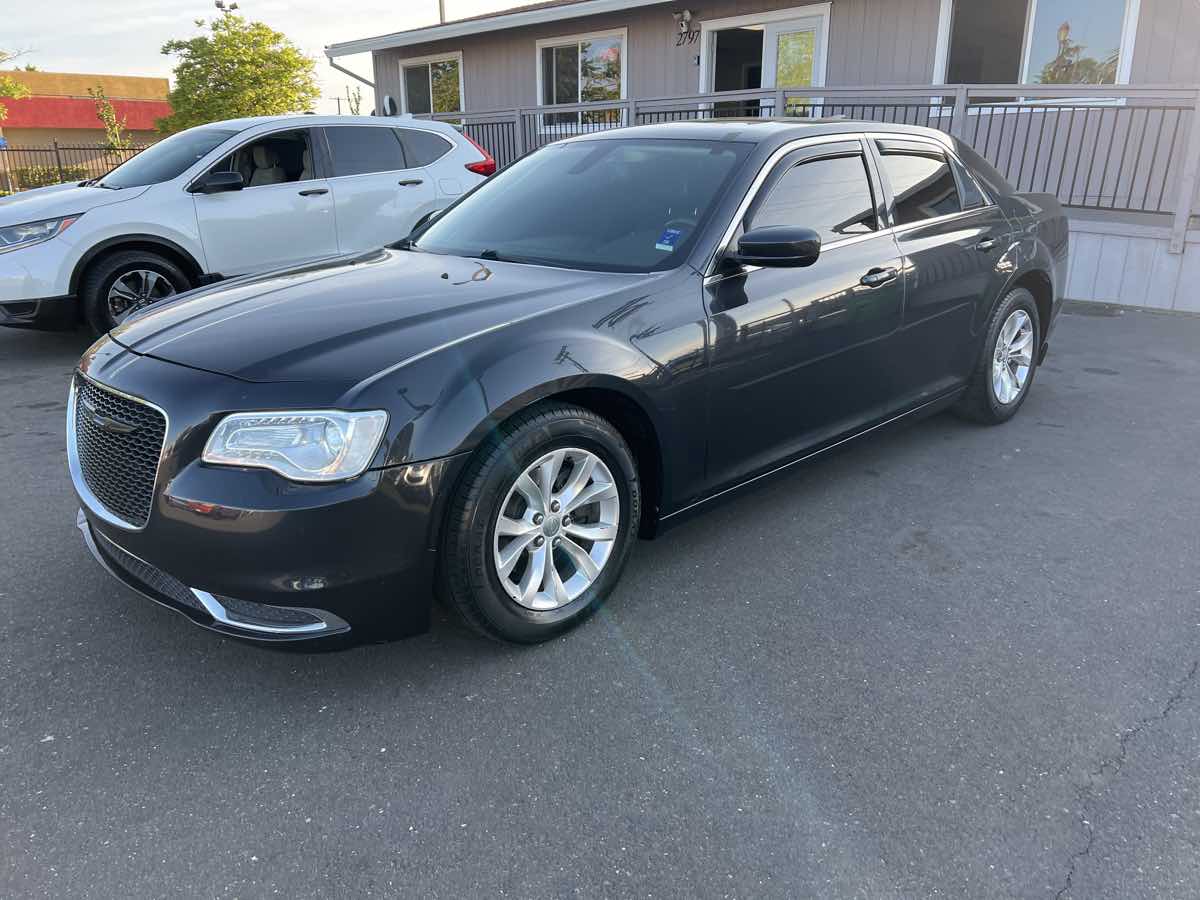 2015 Chrysler 300 Limited - Photo 3