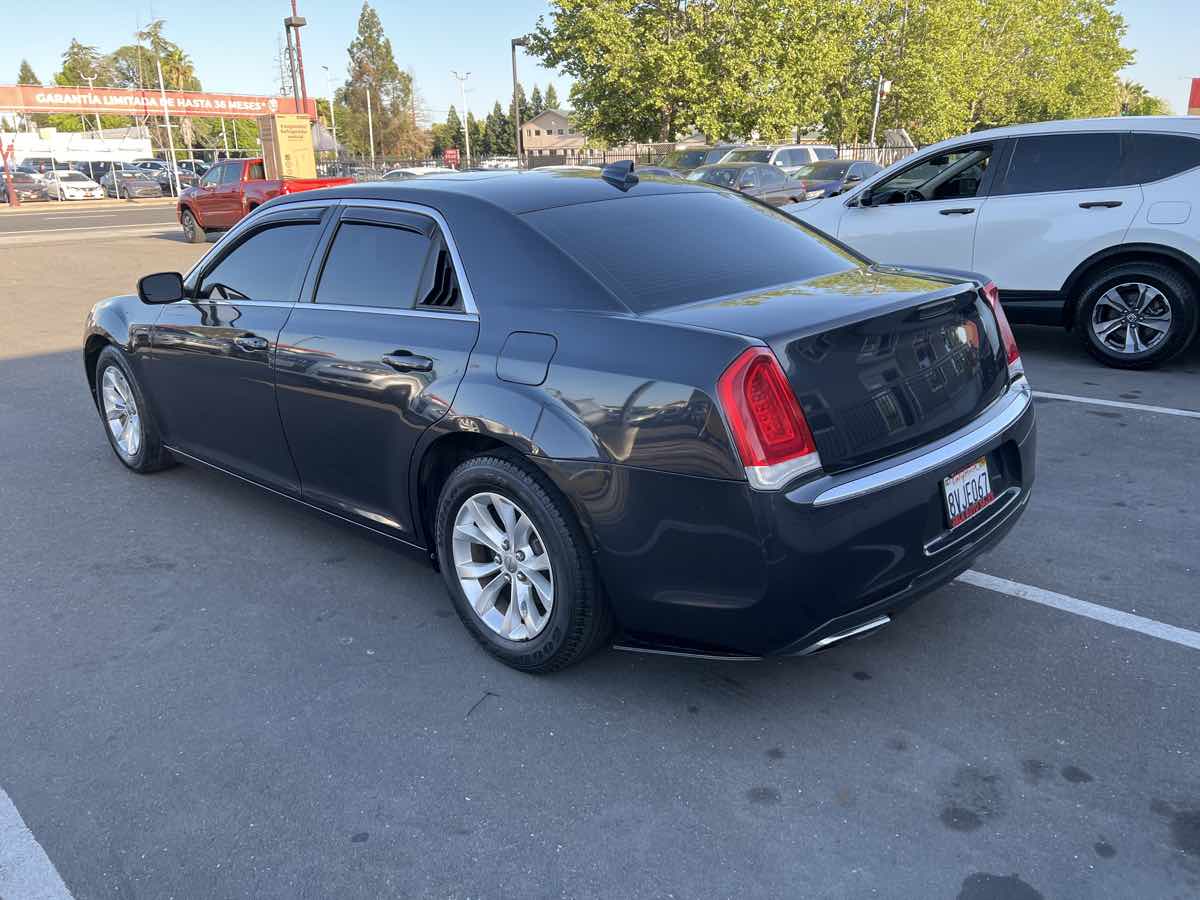 2015 Chrysler 300 Limited - Photo 4