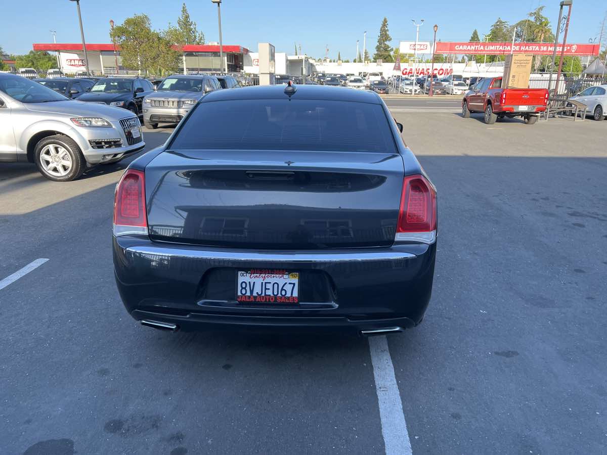 2015 Chrysler 300 Limited - Photo 5