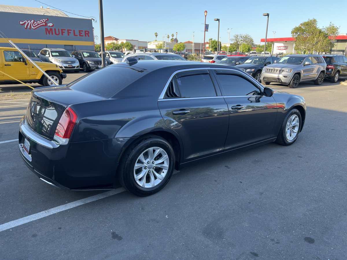 2015 Chrysler 300 Limited - Photo 6