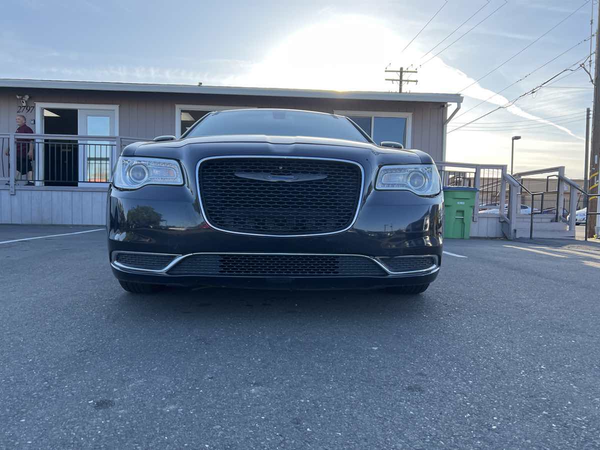 2015 Chrysler 300 Limited - Photo 19