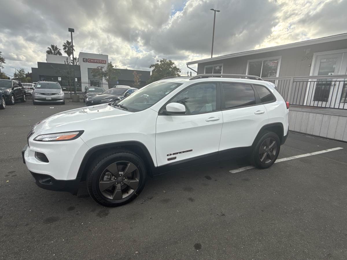 2017 Jeep Cherokee 80th Anniversary Edition photo 2