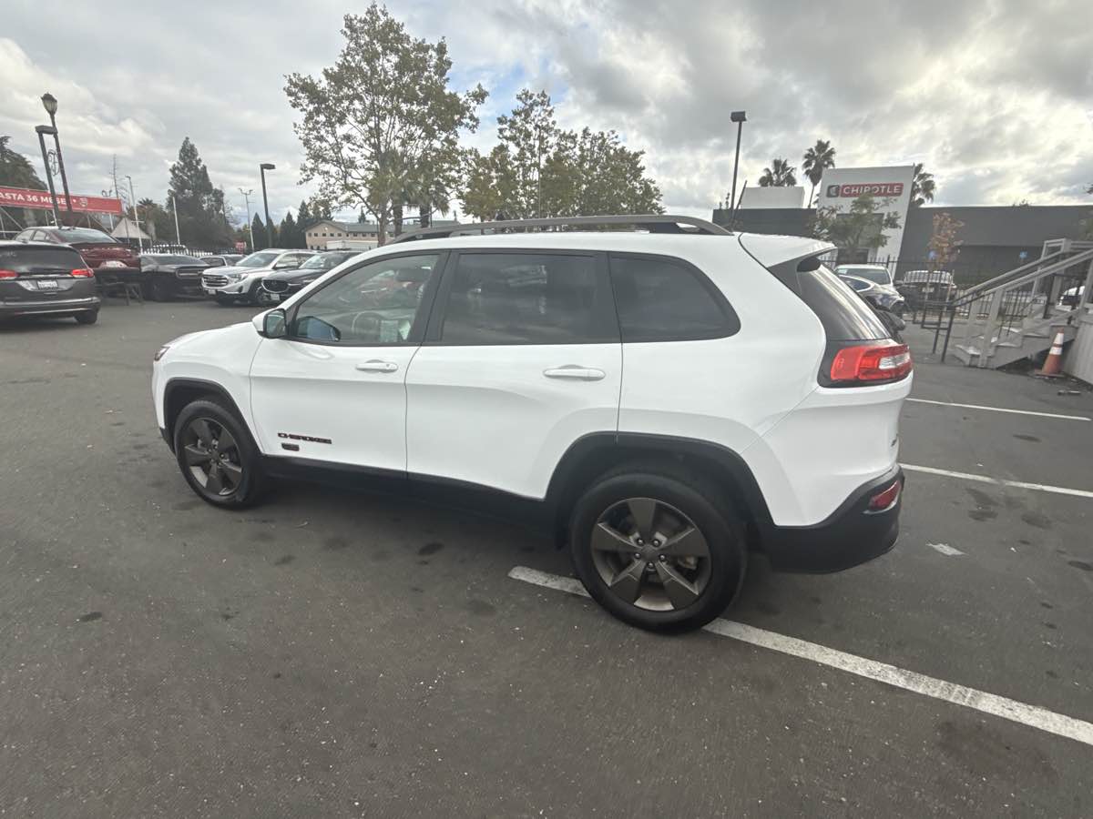 2017 Jeep Cherokee 80th Anniversary Edition photo 3