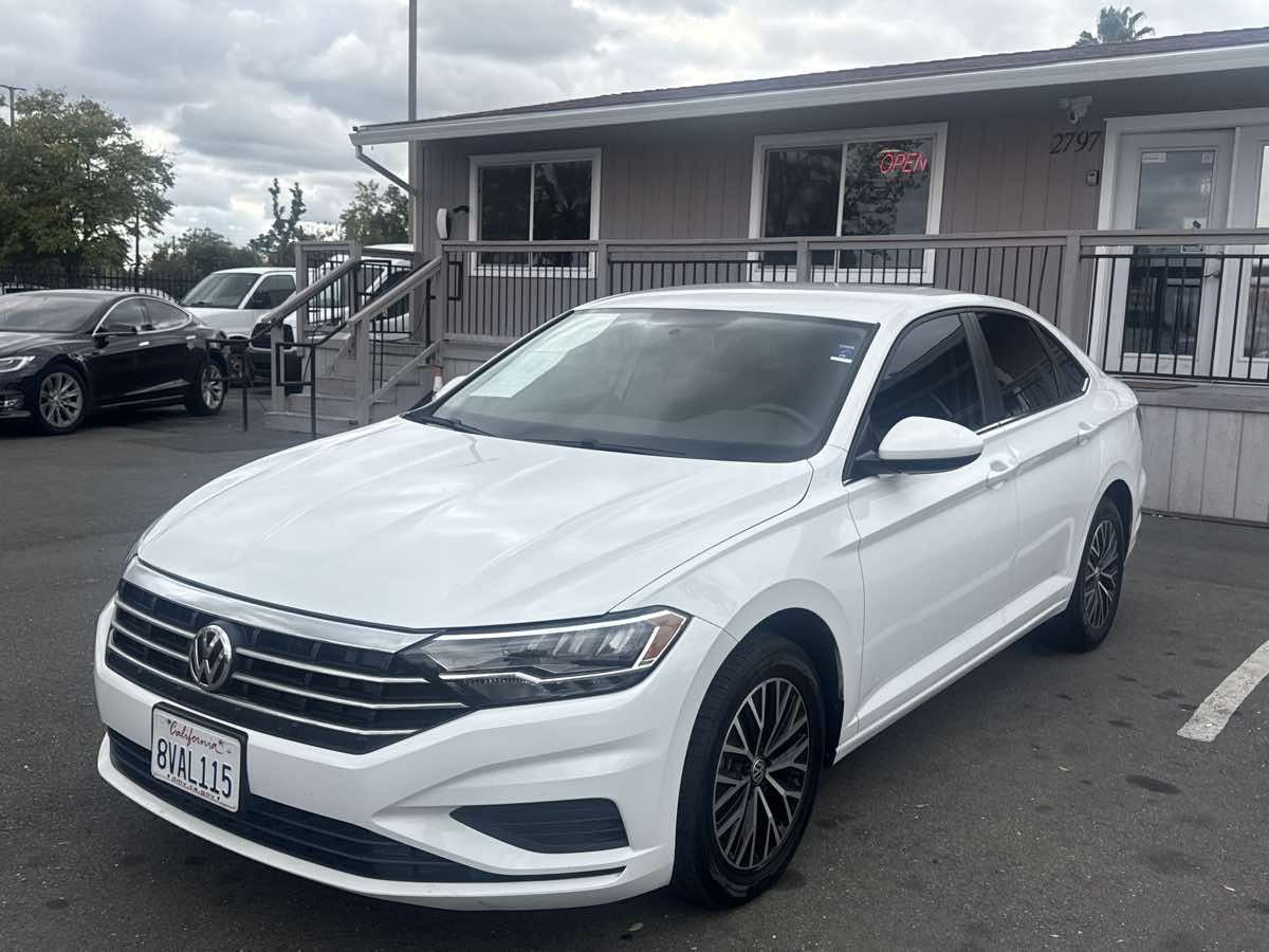 2021 Volkswagen Jetta SE R-Line photo 3