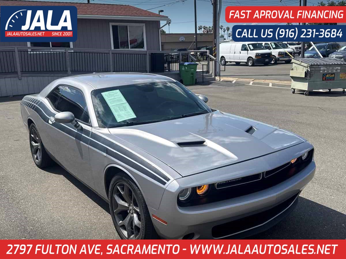 2016 Dodge Challenger SXT's photo