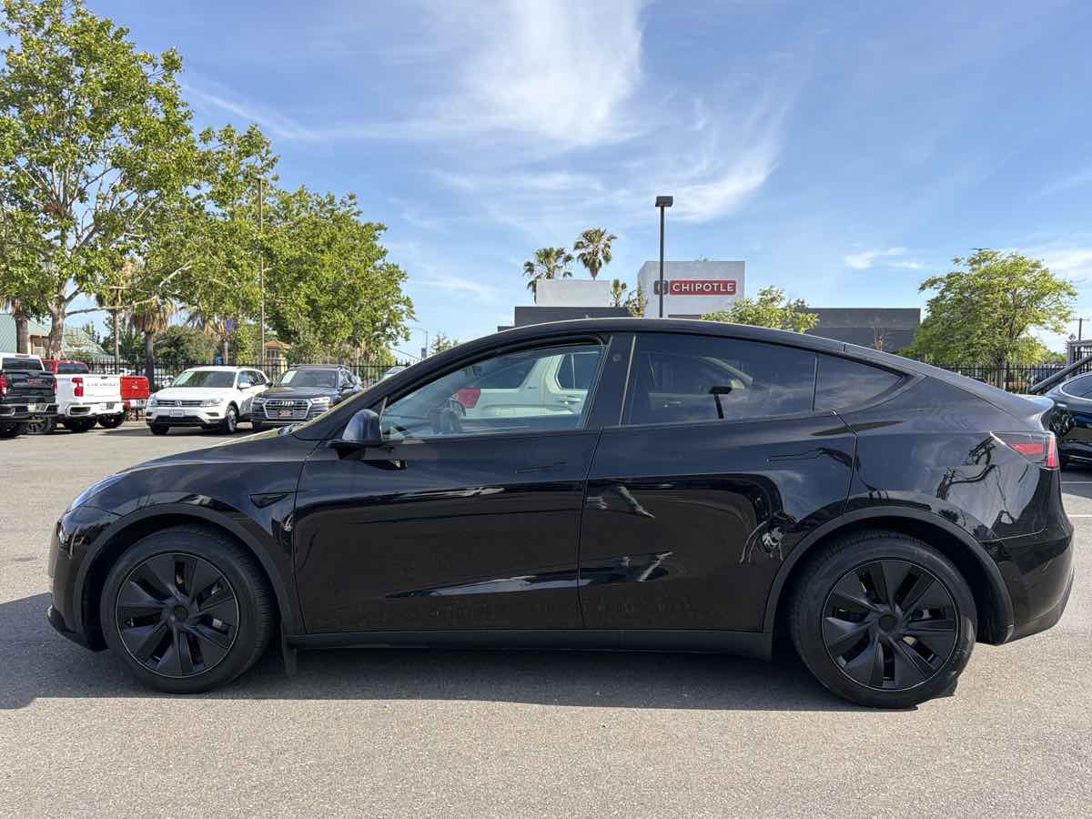 Tesla Model Y photo 4