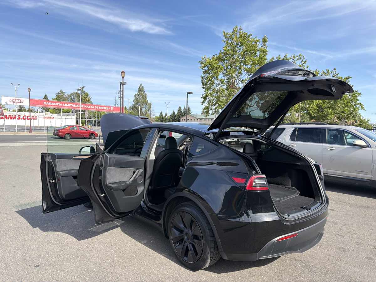Tesla Model Y photo 13