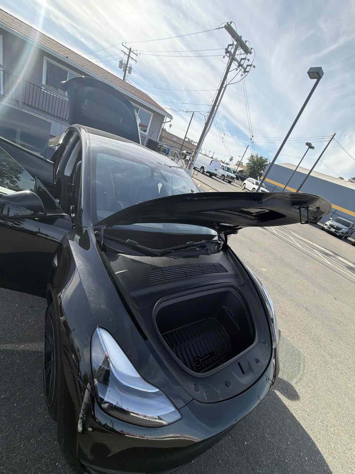 Tesla Model Y photo 17