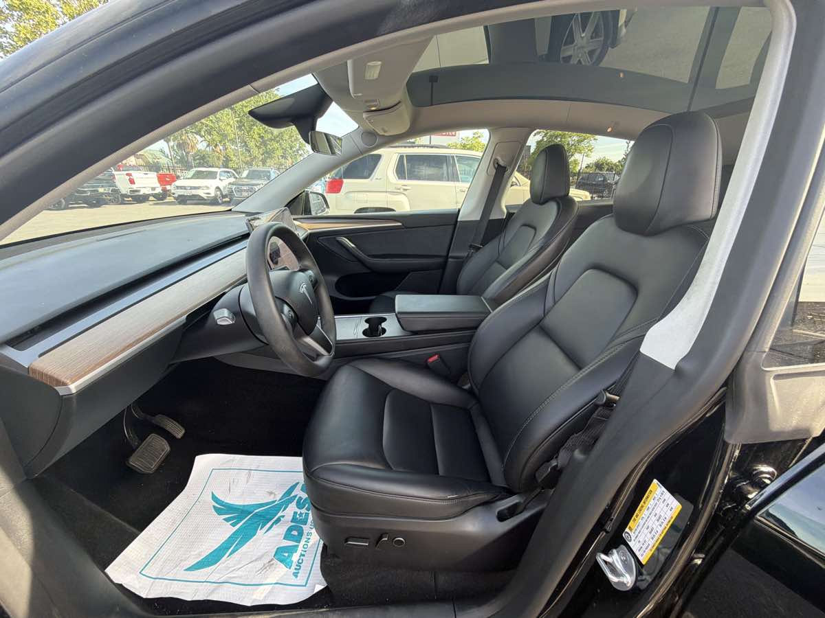 Tesla Model Y photo 22