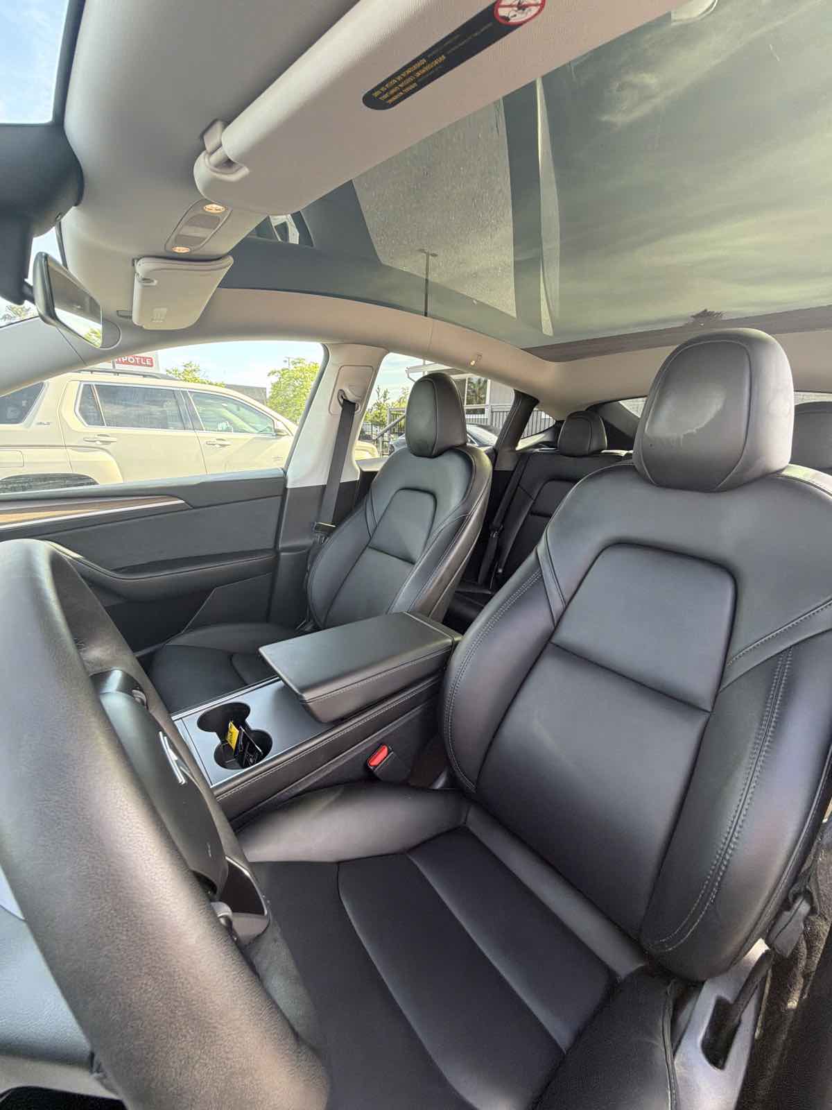 Tesla Model Y photo 23