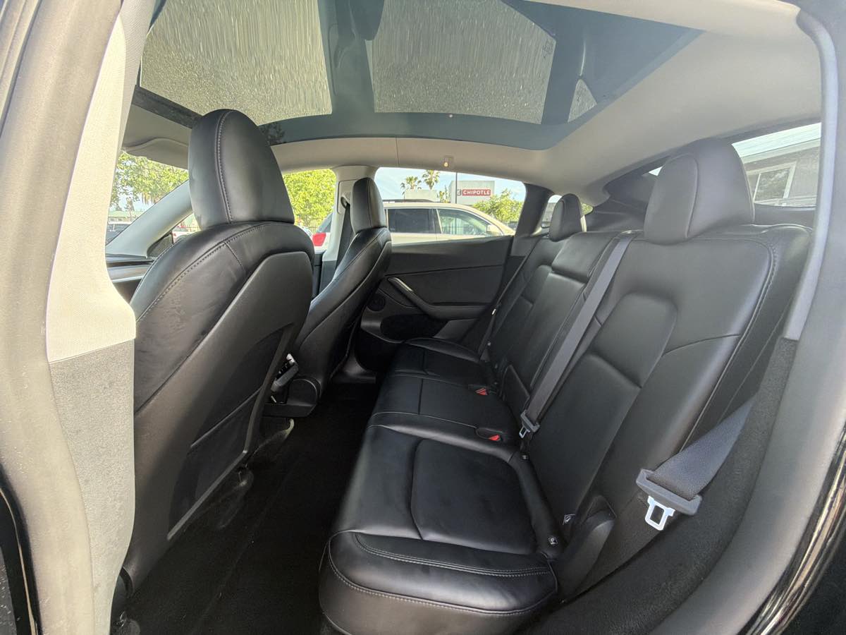 Tesla Model Y photo 25