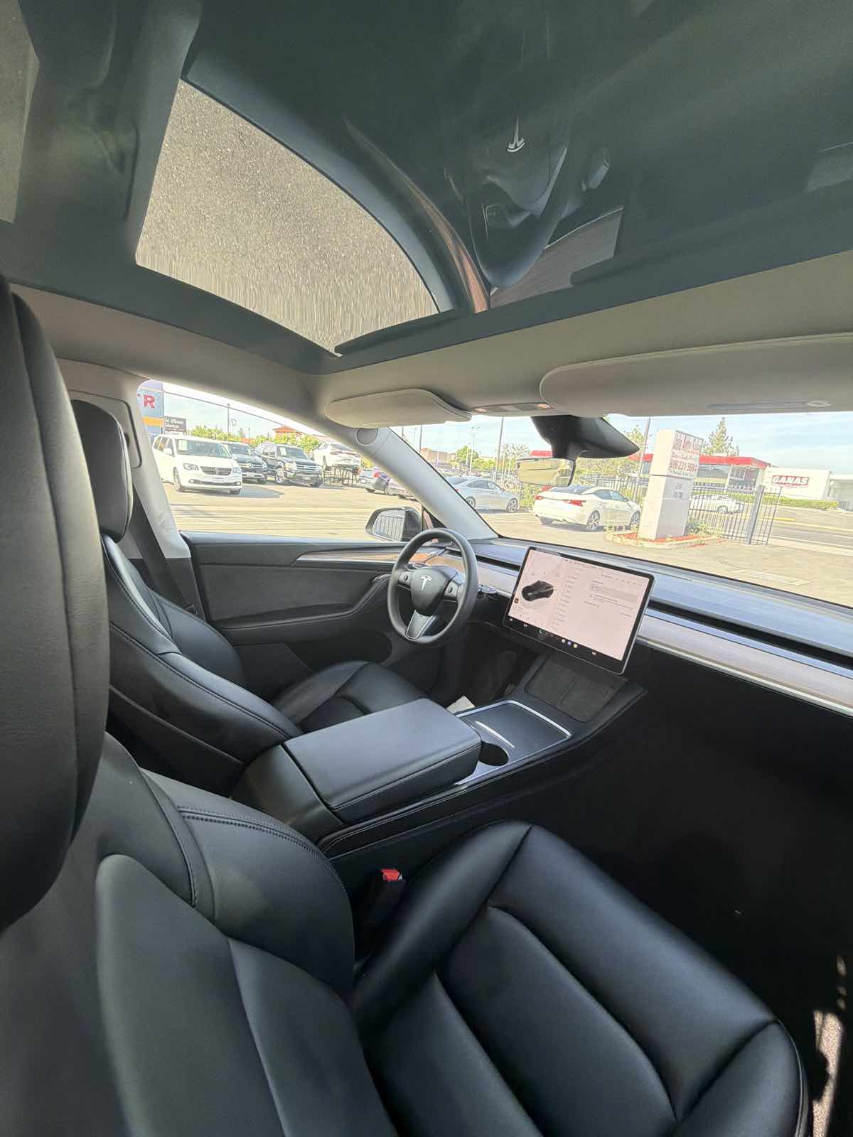Tesla Model Y photo 27