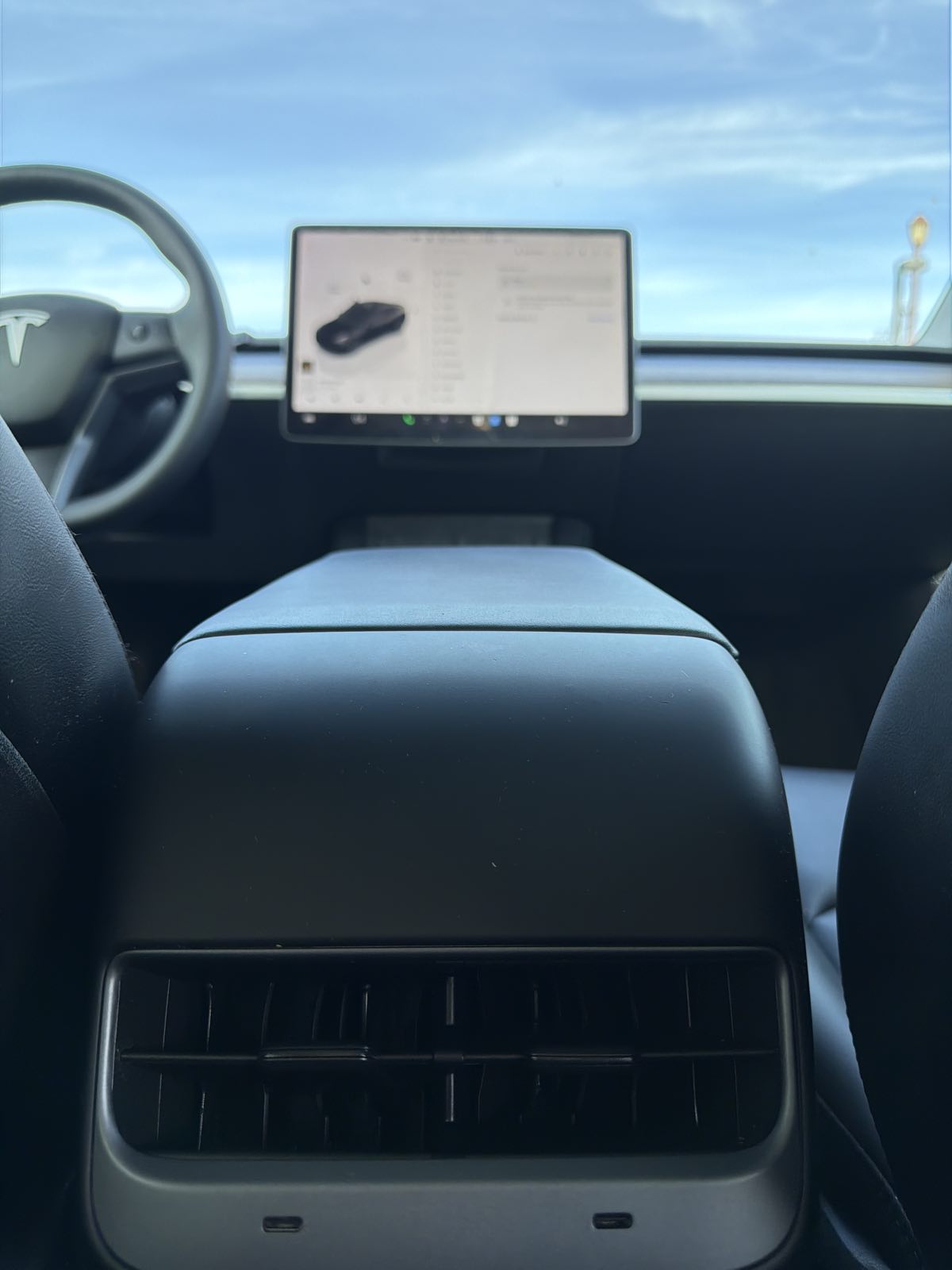 Tesla Model Y photo 28