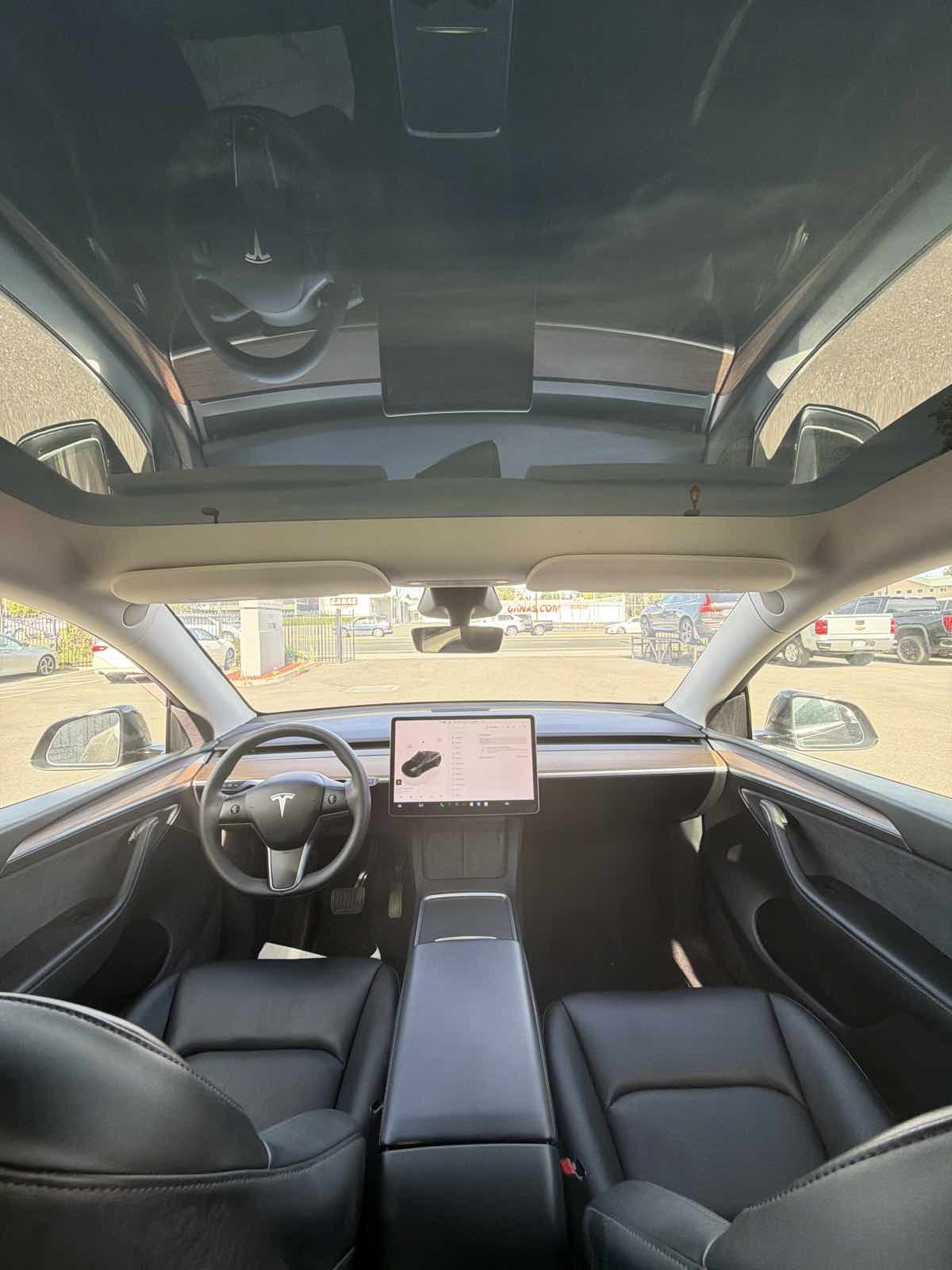 Tesla Model Y photo 29