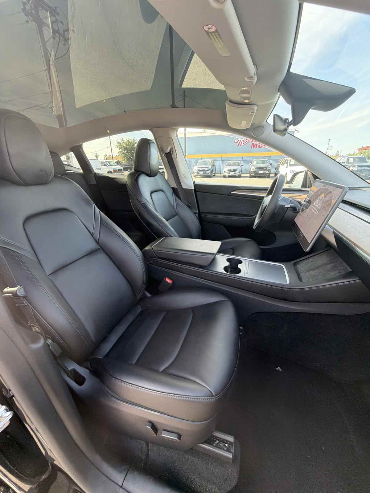 Tesla Model Y photo 33