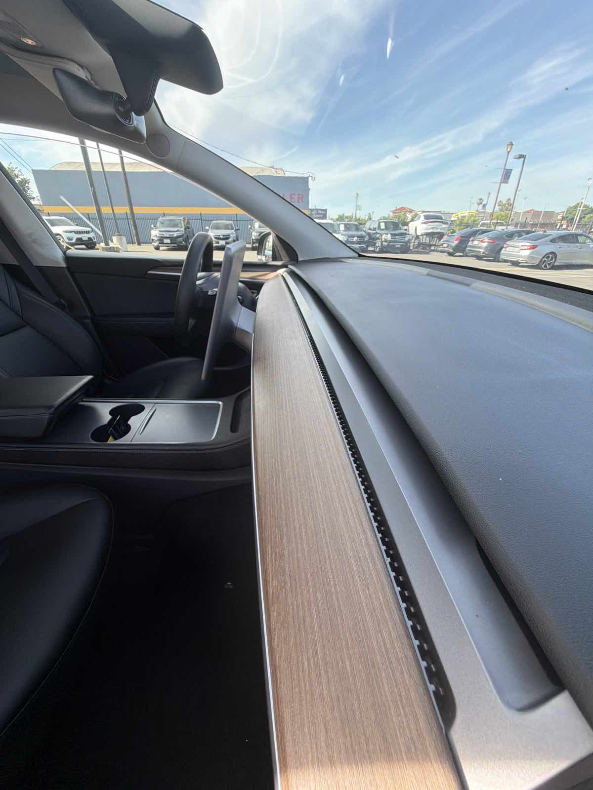 Tesla Model Y photo 35