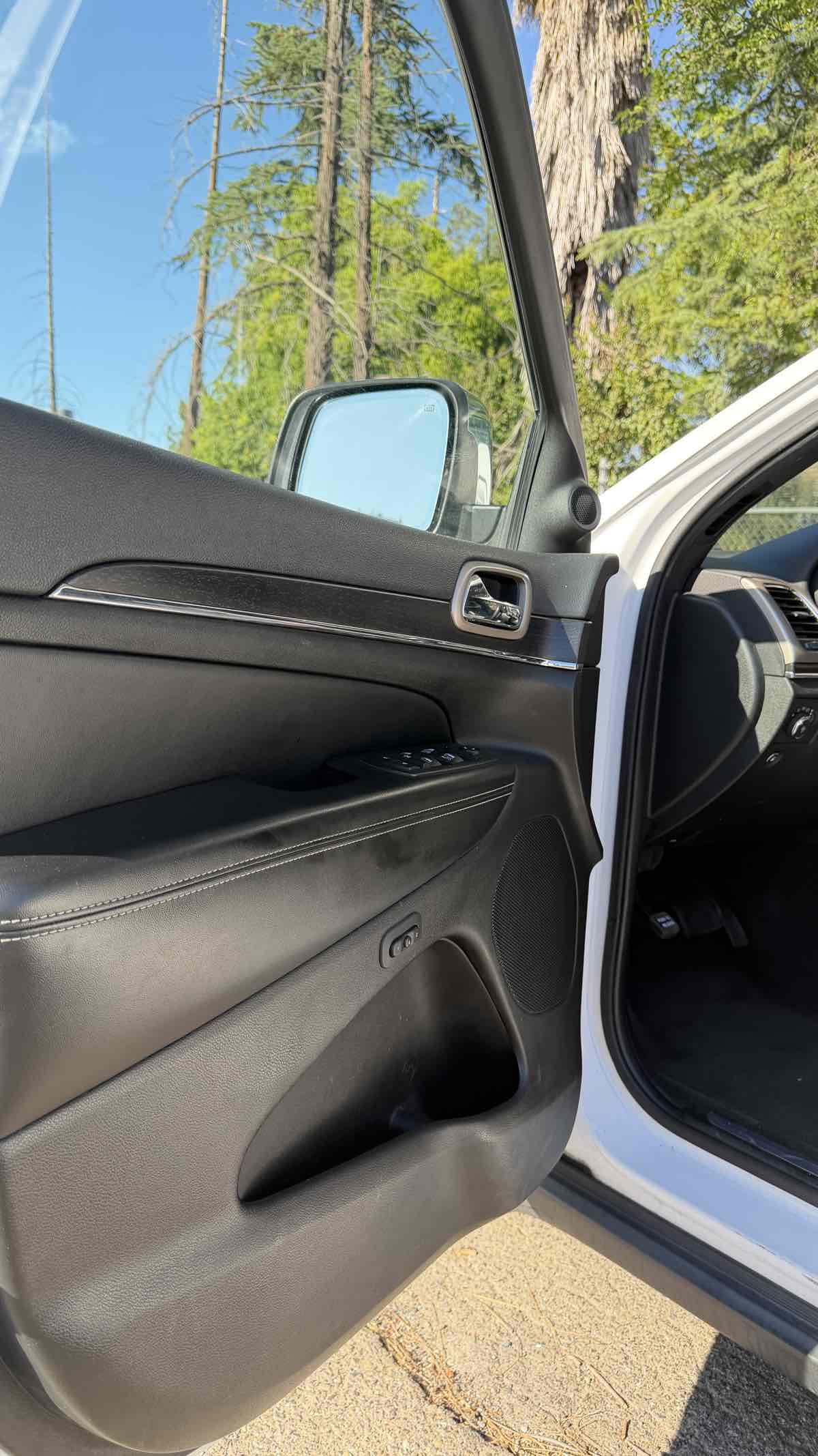 Jeep Grand Cherokee photo 16