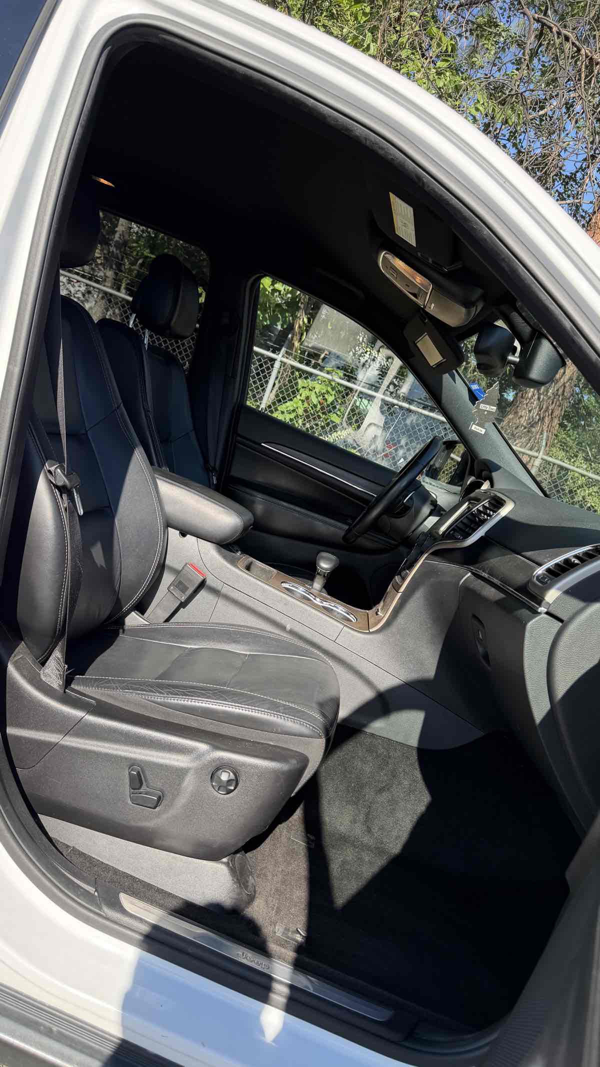 Jeep Grand Cherokee photo 26