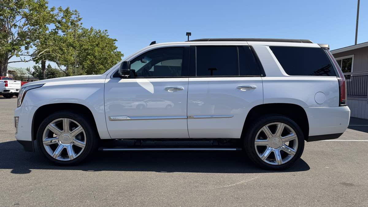 Cadillac Escalade photo 2
