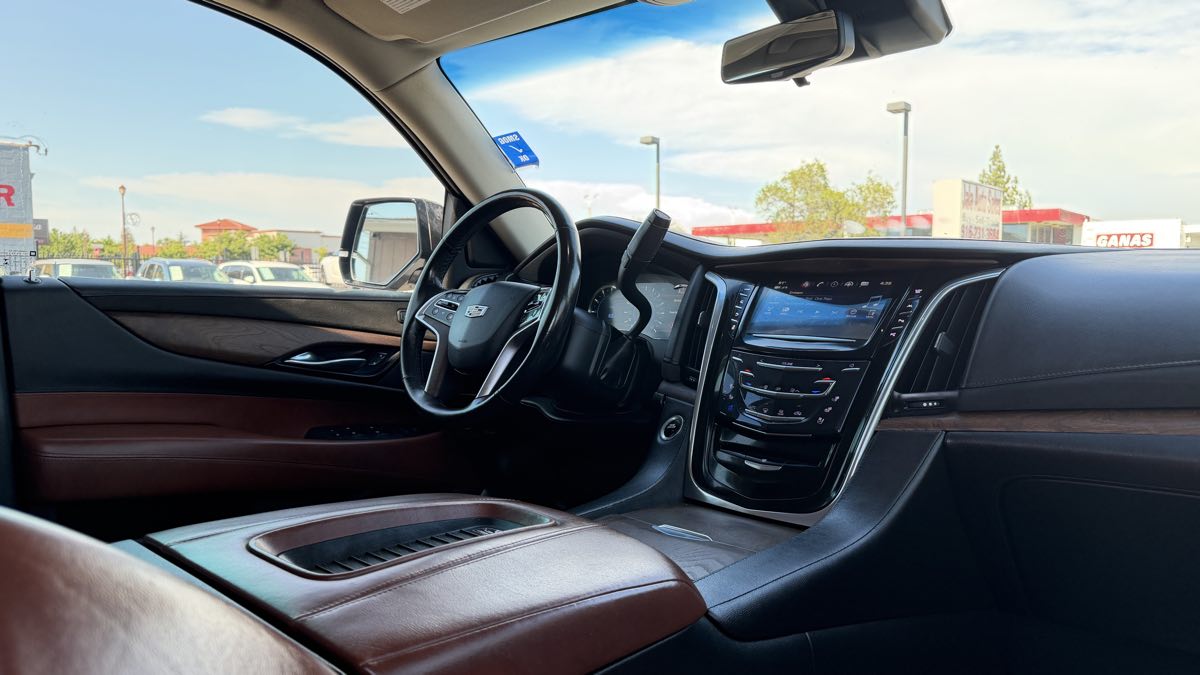 Cadillac Escalade photo 24