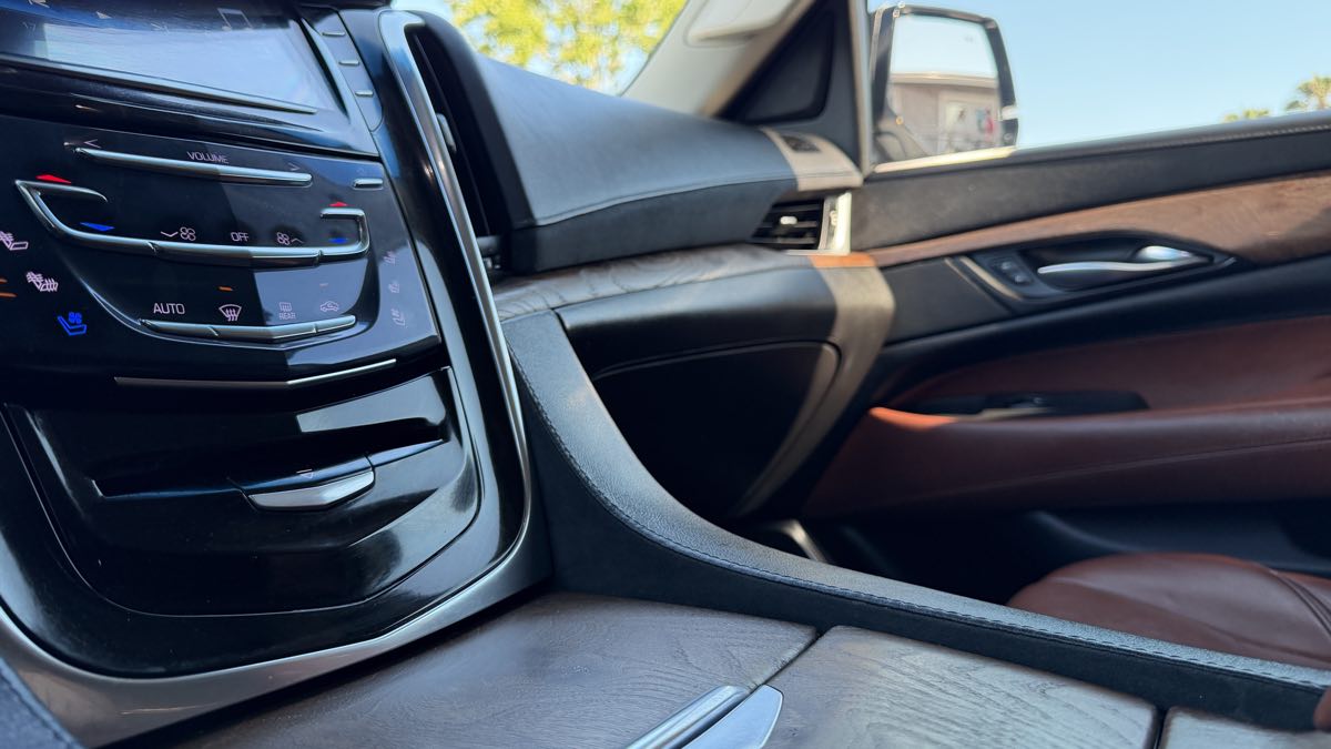 Cadillac Escalade photo 28