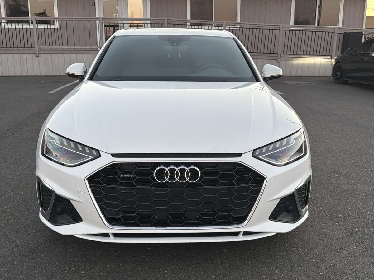 Audi A4 photo 2