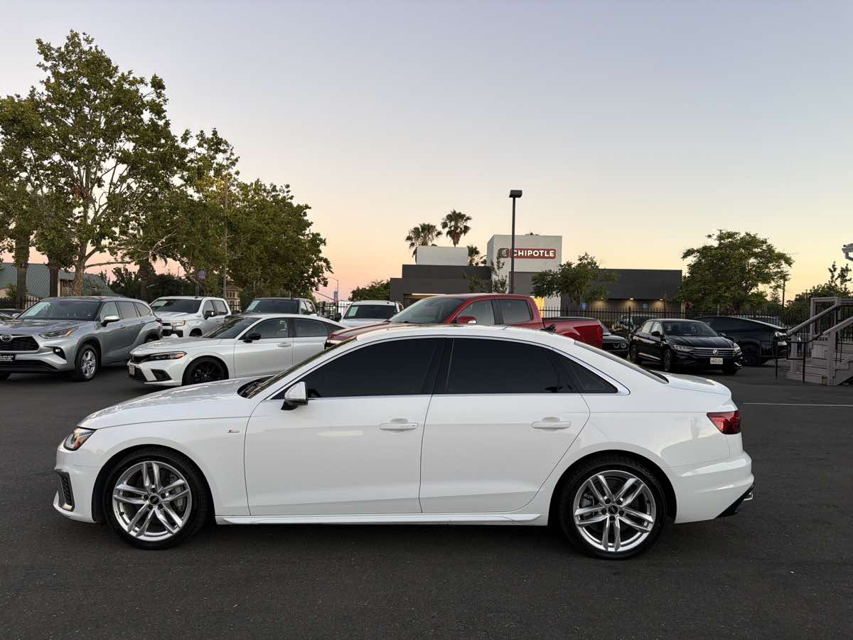 Audi A4 photo 4