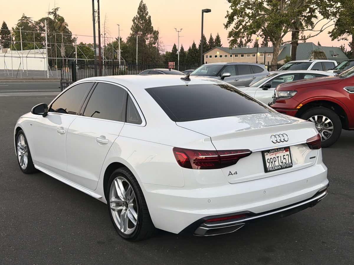 Audi A4 photo 5