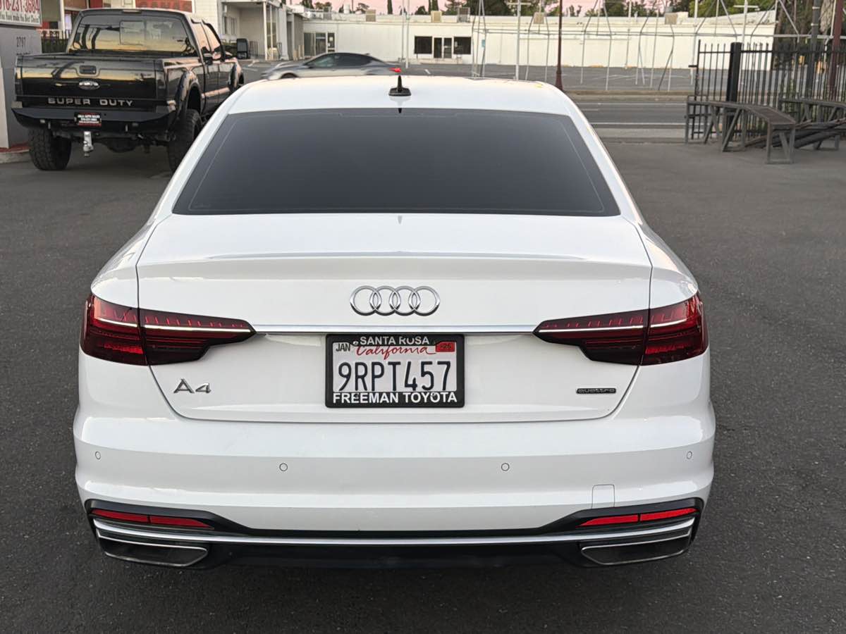 Audi A4 photo 6