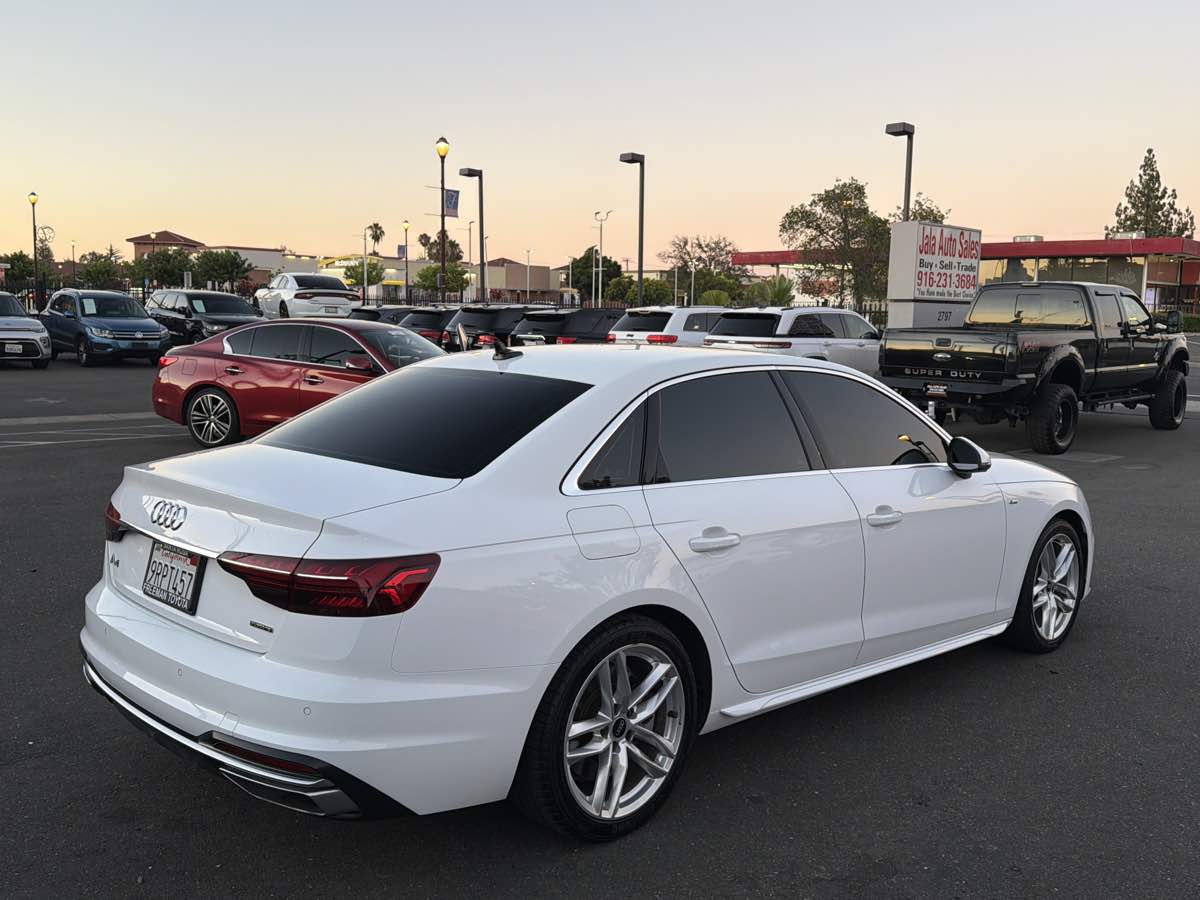 Audi A4 photo 7