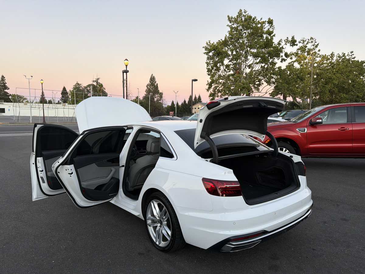 Audi A4 photo 14