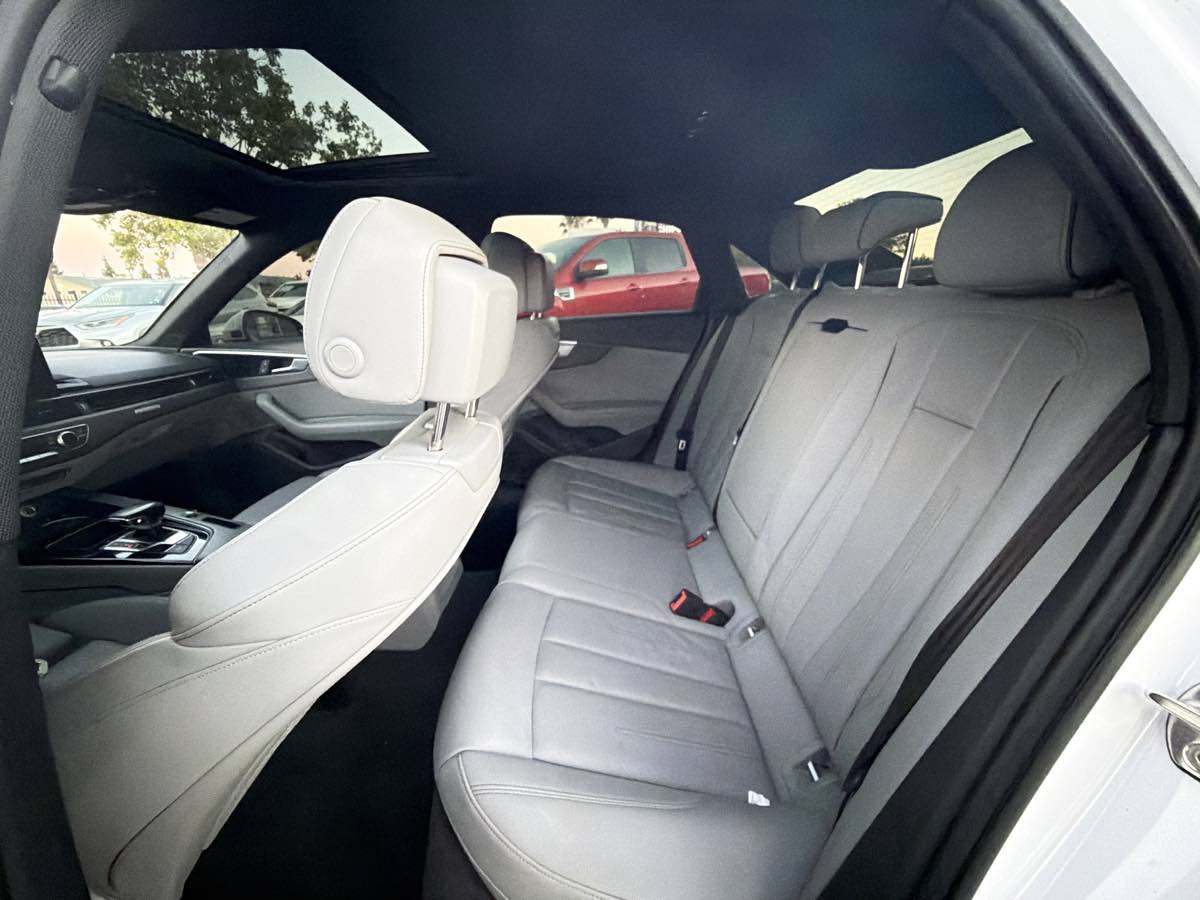 Audi A4 photo 20