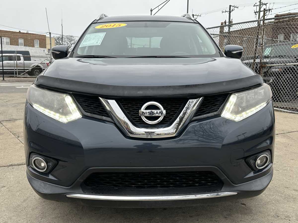 2015 Nissan Rogue SV photo 2