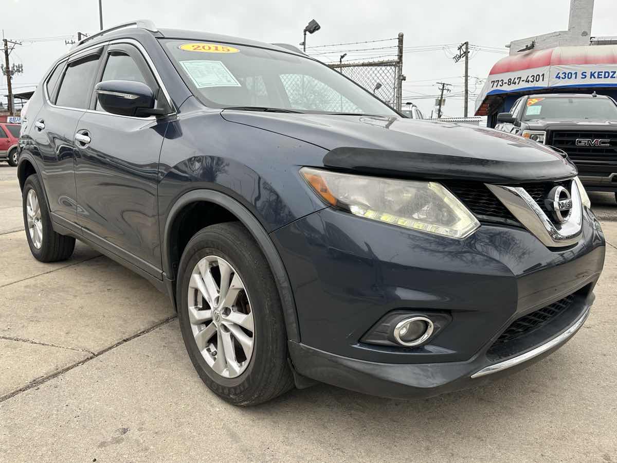 2015 Nissan Rogue SV photo 3