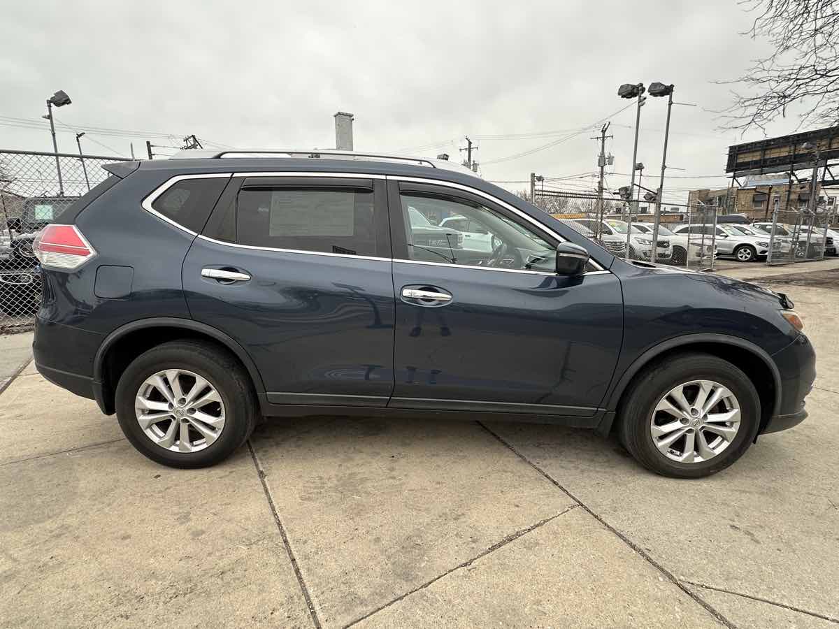 2015 Nissan Rogue SV photo 4
