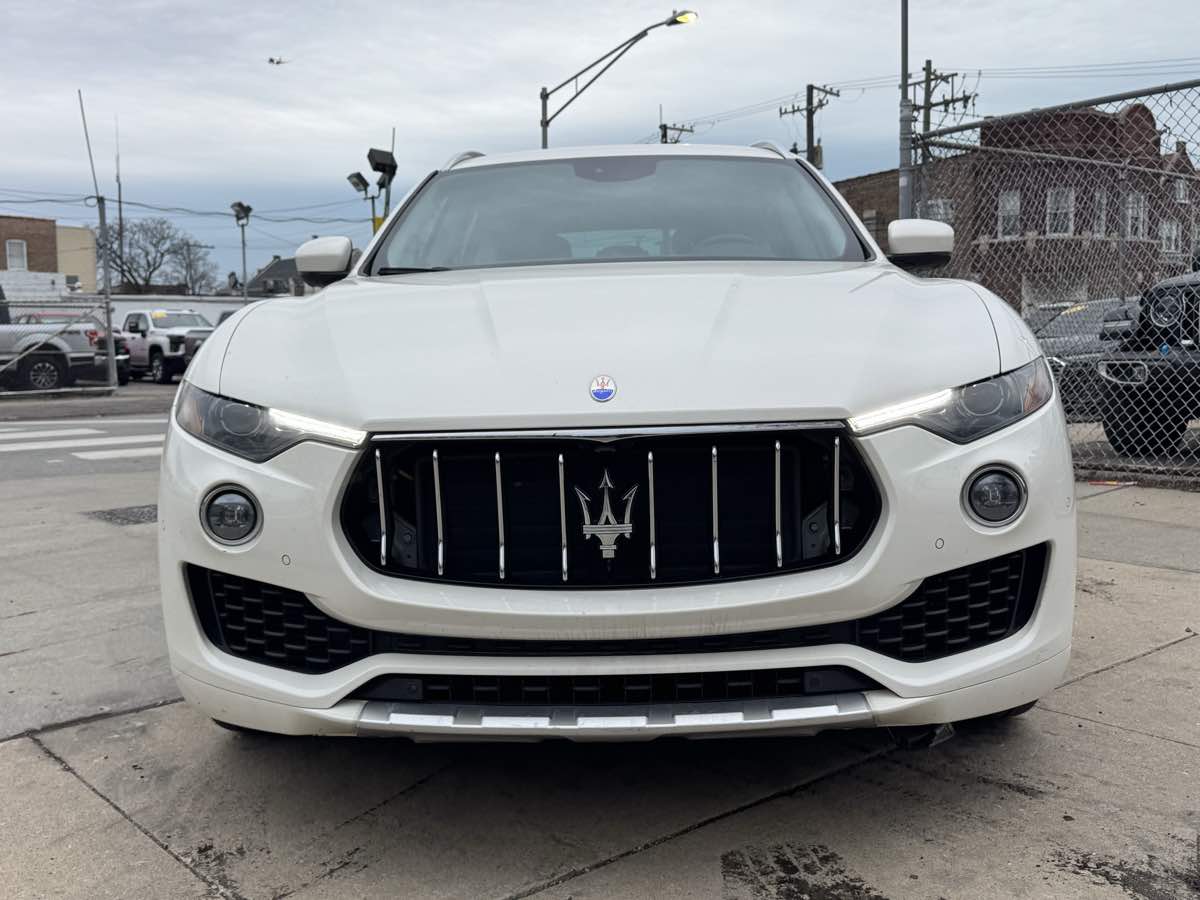 2017 Maserati Levante photo 2
