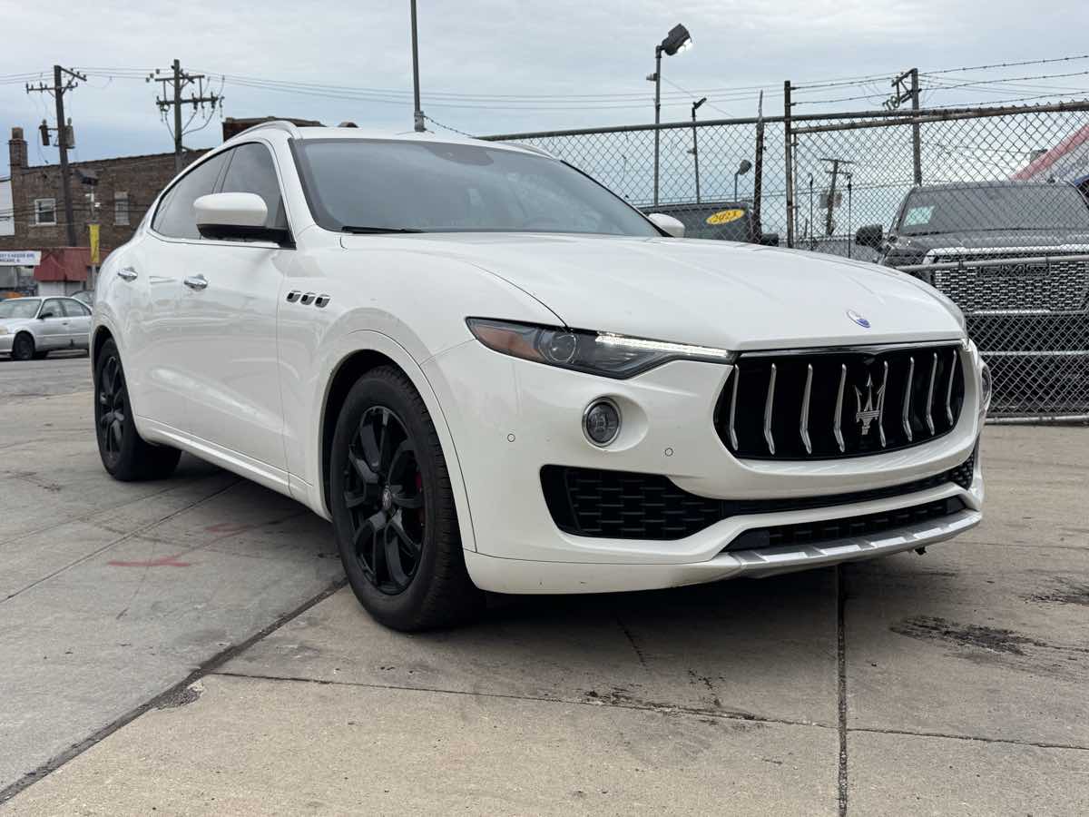 2017 Maserati Levante photo 3