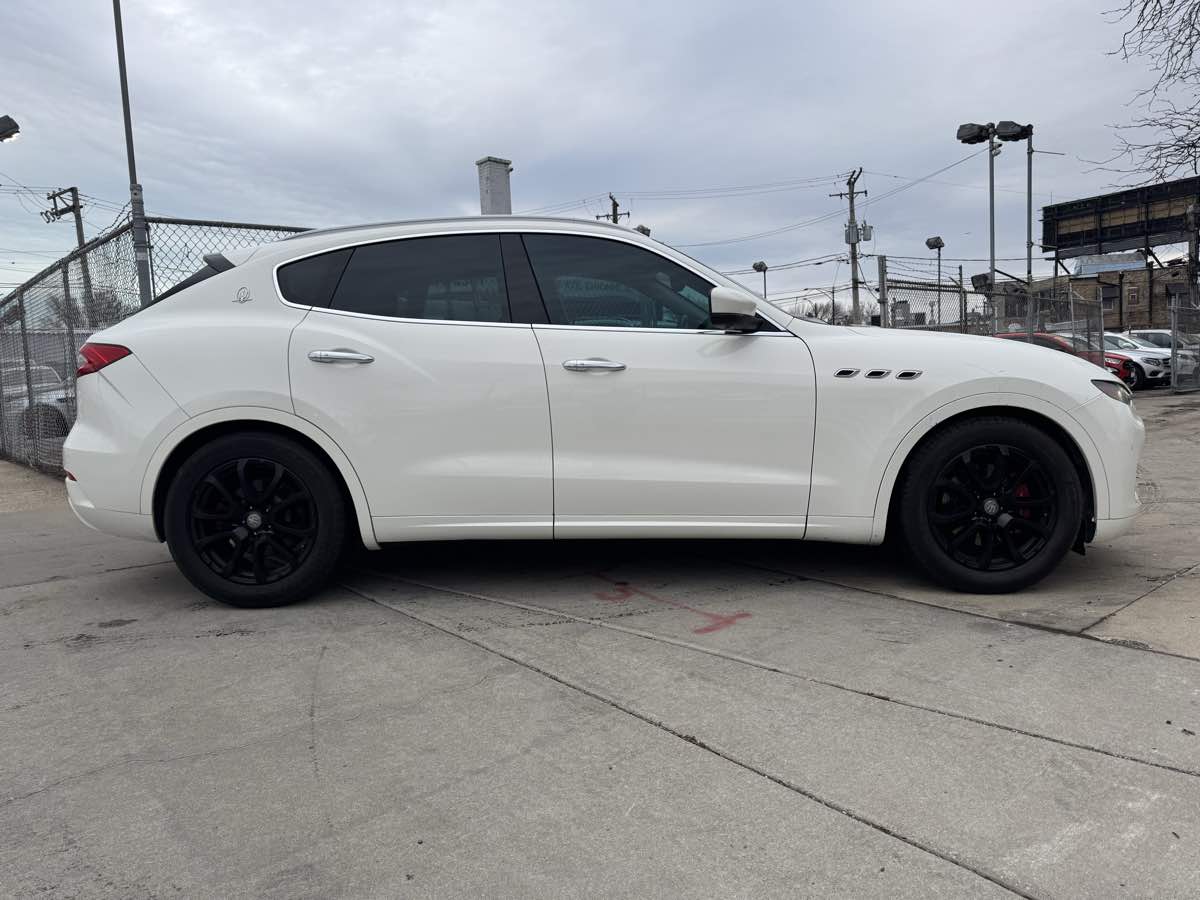 2017 Maserati Levante photo 4