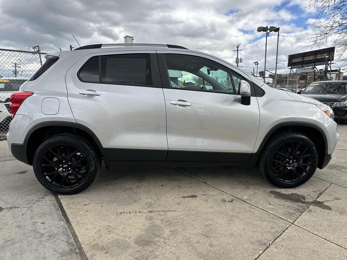 2021 Chevrolet Trax LT photo 4