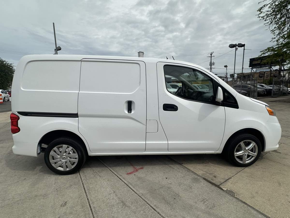 2017 Nissan NV200 SV photo 4