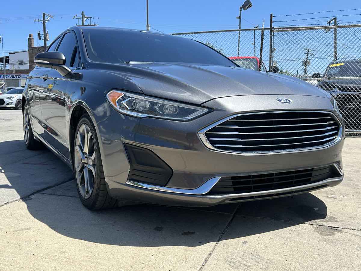 2020 Ford Fusion SEL photo 3