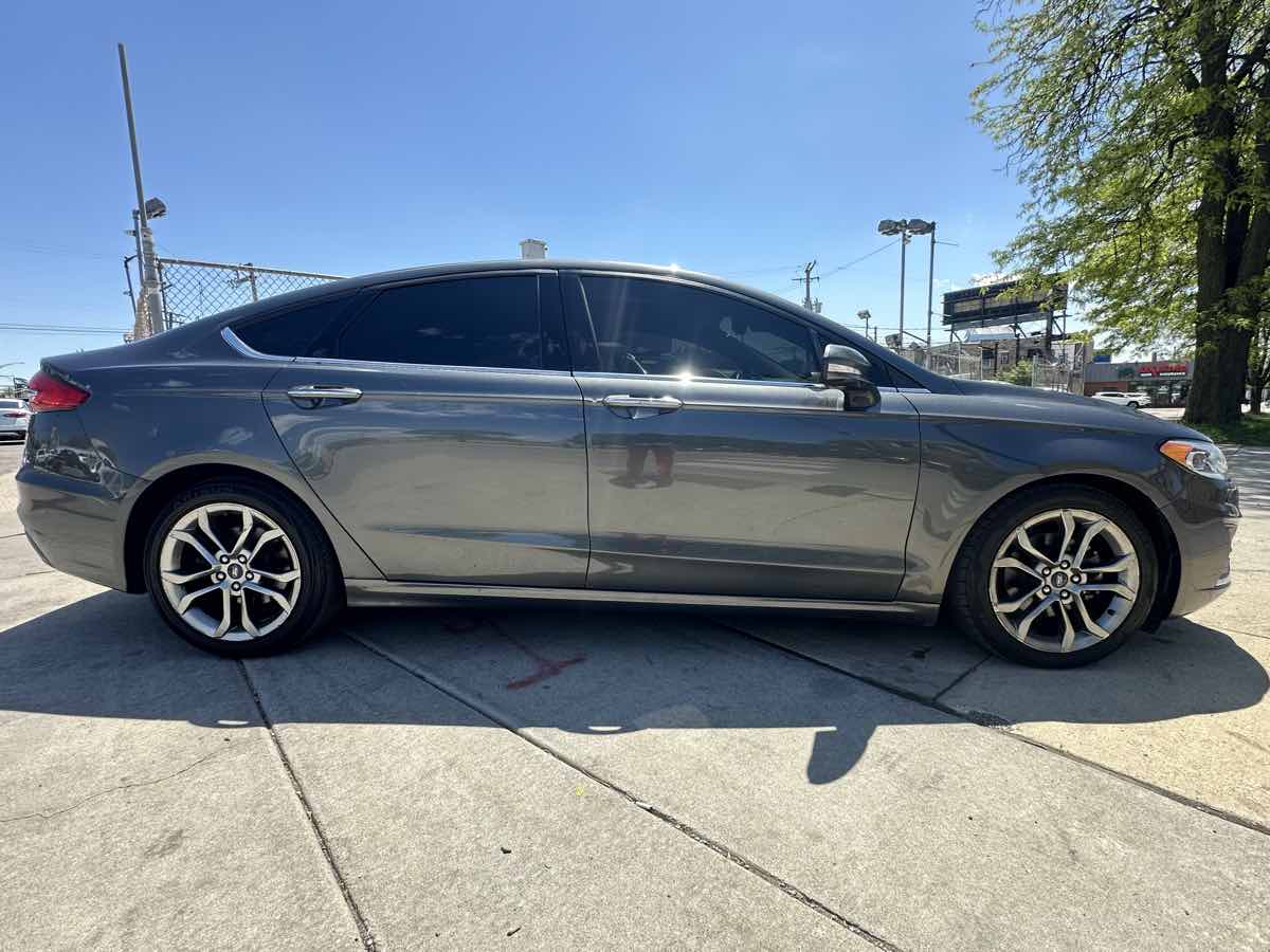 2020 Ford Fusion SEL photo 4