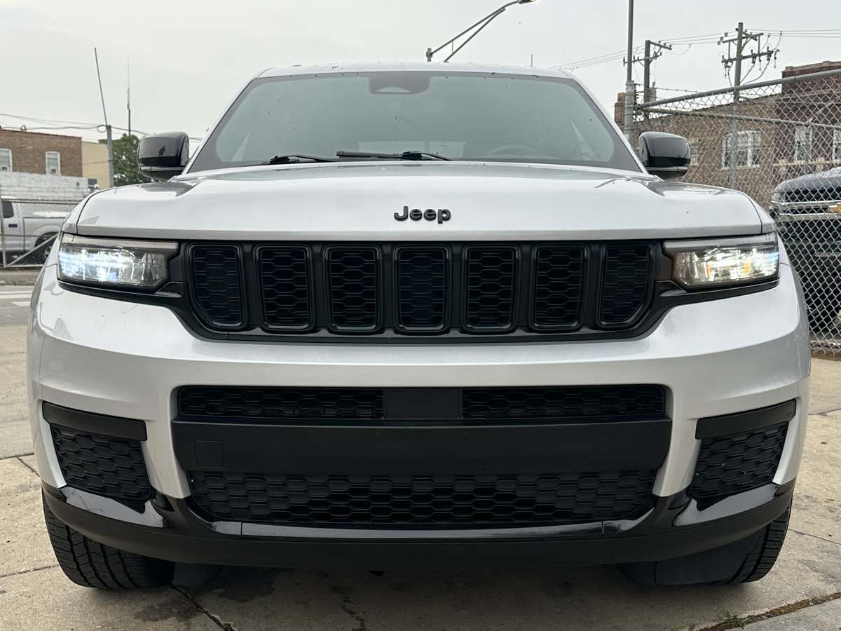 2021 Jeep Grand Cherokee Altitude photo 2