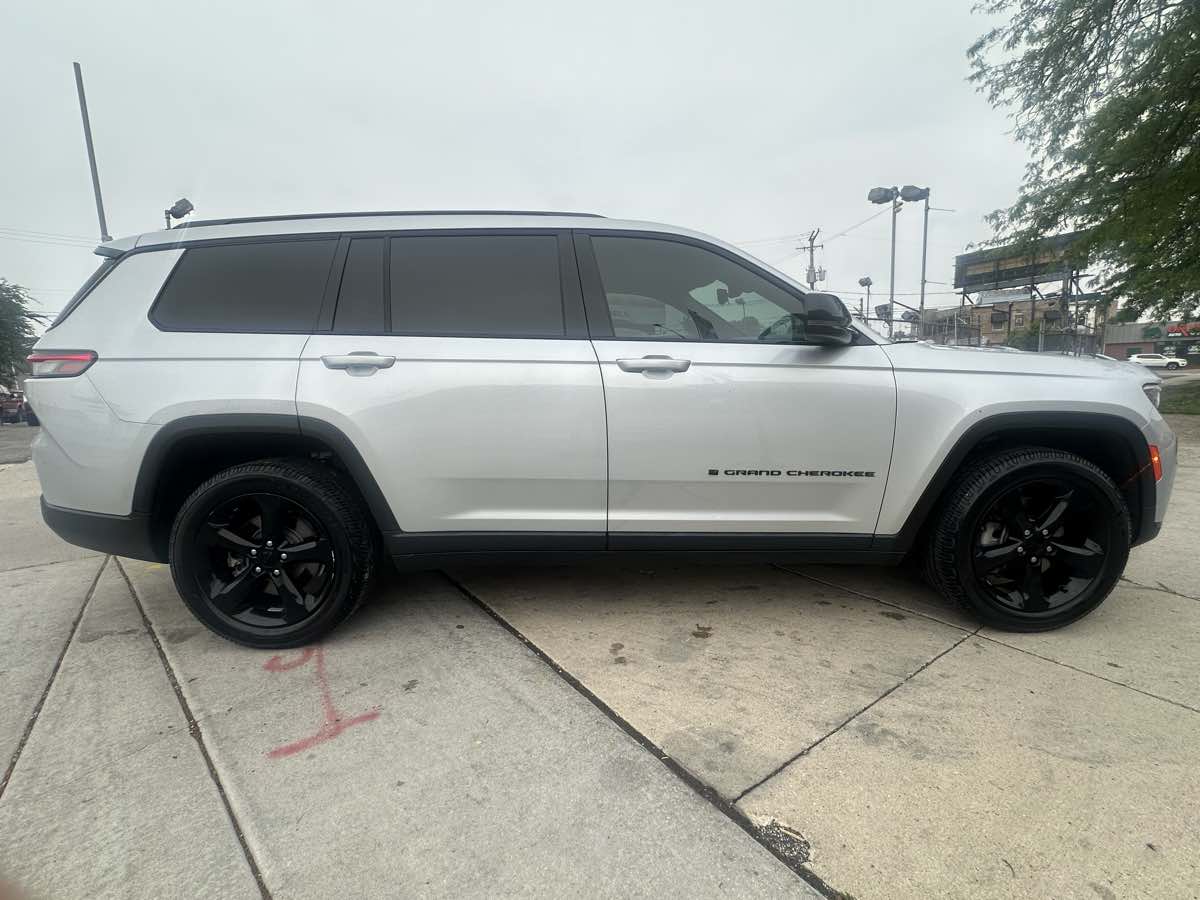 2021 Jeep Grand Cherokee Altitude photo 4