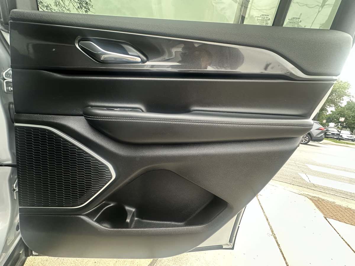 2021 Jeep Grand Cherokee Altitude photo 24