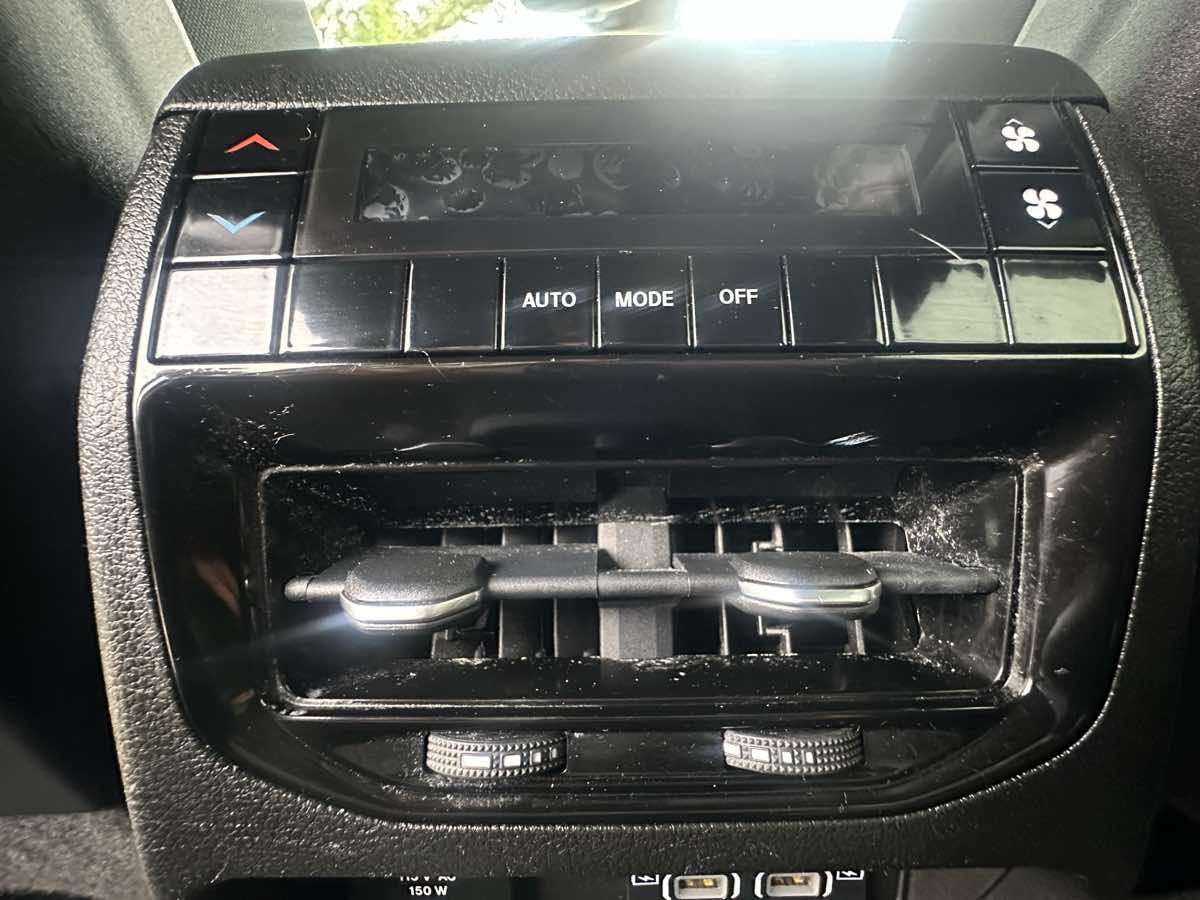2021 Jeep Grand Cherokee Altitude photo 29