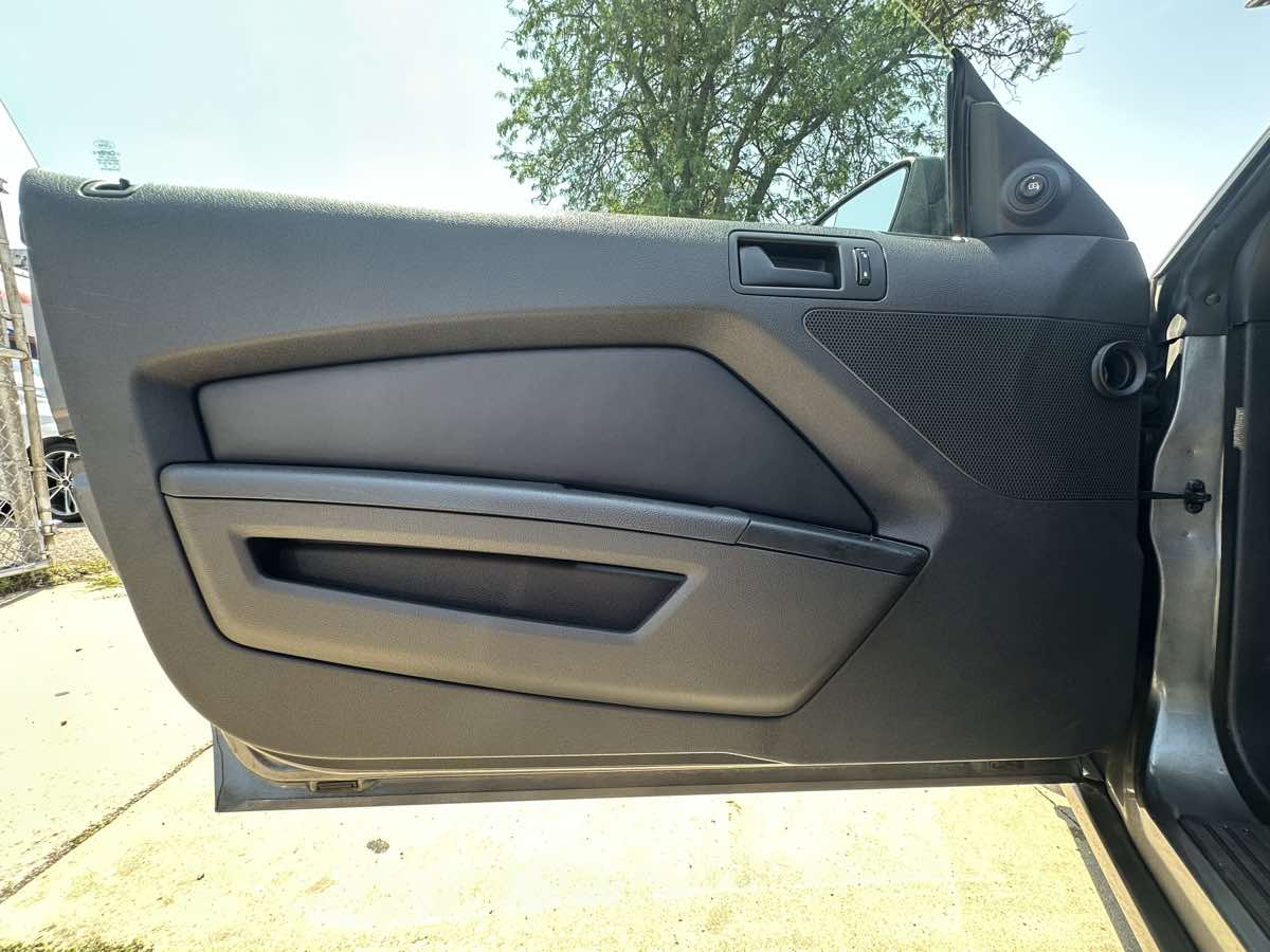 2014 Ford Mustang V6 photo 10